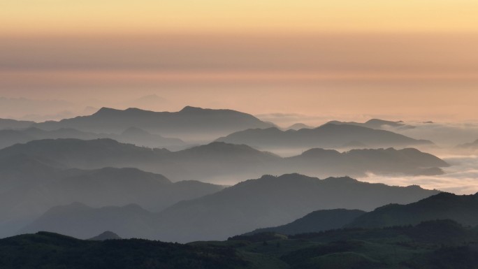 航拍浙江山水早晨日出云雾水墨画卷晨雾自然