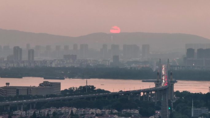 太阳和南京长江大桥的合影