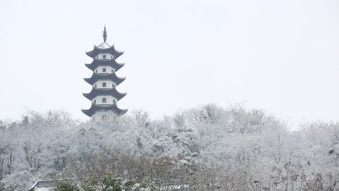 浙江绍兴诸暨西施故里金鸡山古塔冬天雪景