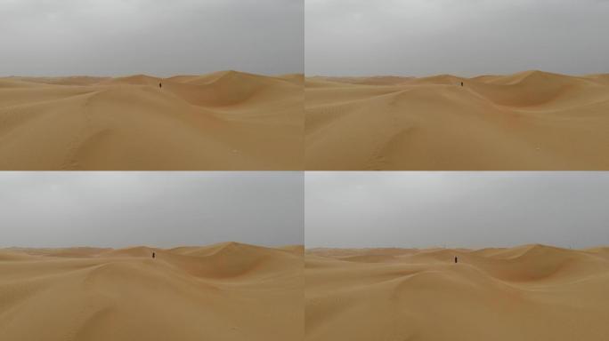 内蒙古沙漠沙丘孤独人影旅游冒险