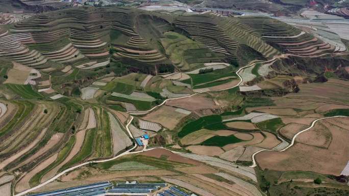 航拍西吉县山区梯田