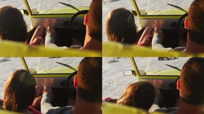 幸福的白人夫妇坐在沙滩车在海边拥抱