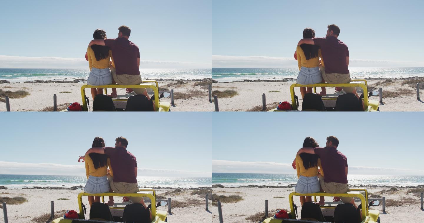 幸福的白人夫妇坐在沙滩车在海边聊天