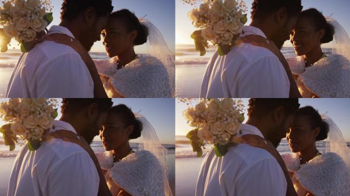 相爱的非裔美国人结婚了，夕阳西下时在海滩上看别人