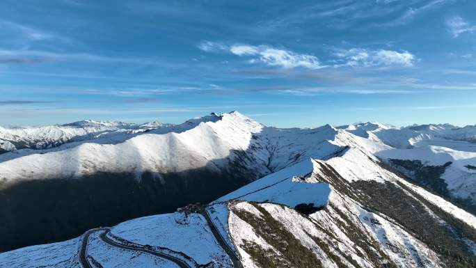 航拍雅安达瓦更扎雪山群，大气绝美风景