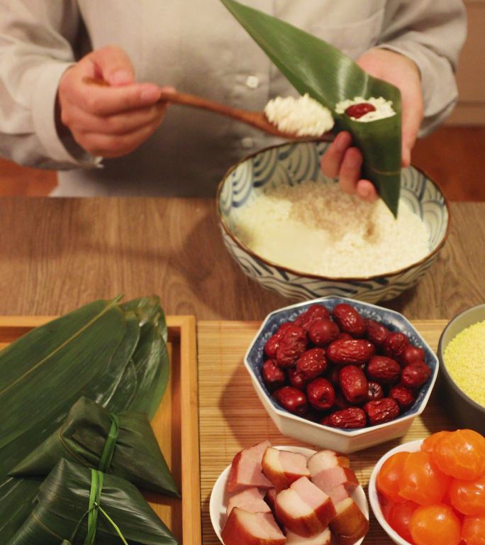 粽子与食材特写实拍有机绿色粽子叶生态展示
