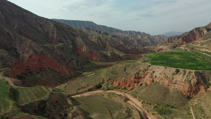 甘肃临夏东乡县折红公路峡谷自然风光航拍