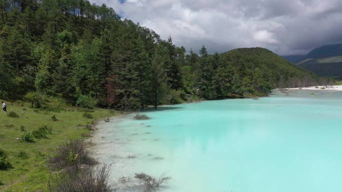 丽江玉龙雪山干河坝航拍牛奶海