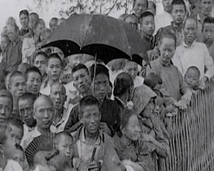 1929年一群人在海宁观潮