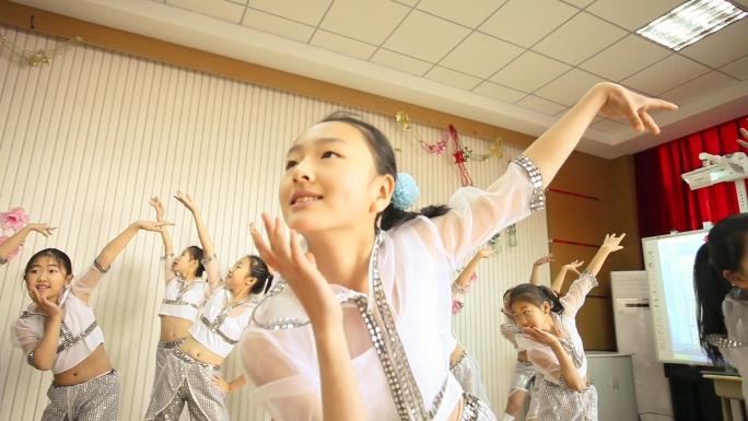 小学课后兴趣小组社团活动舞蹈唱歌小组活动