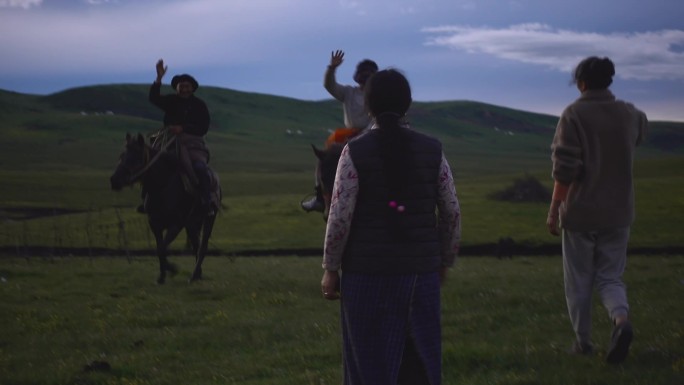 四川宣传片记录片阿坝藏族家庭生活回家摄影