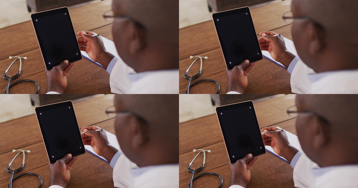 非裔美国男性医生视频电话咨询使用数字平板电脑与复制空间