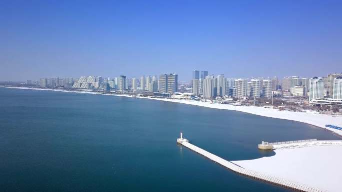 海滨城市秦皇岛的雪景航拍