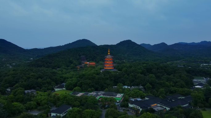 杭州西湖雷峰塔的航拍