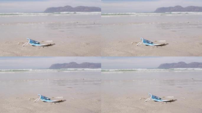 躺在沙滩上的面罩，背景是海浪