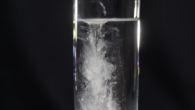 粉末钙粉在水里散开弥漫2