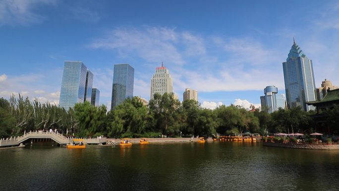原创 新疆乌鲁木齐人民公园高楼城市风光