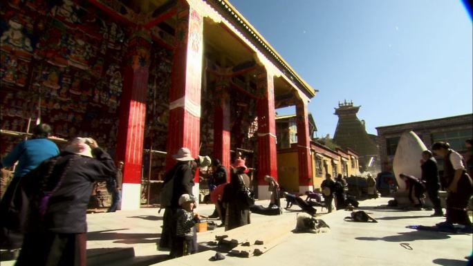 朝圣者 跪拜 西藏 人流