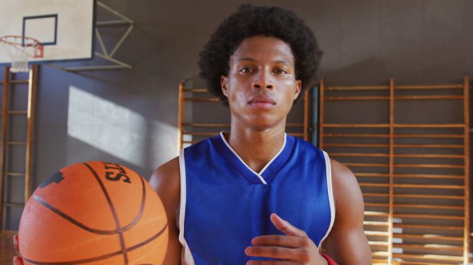 非裔美国男子篮球运动员的肖像