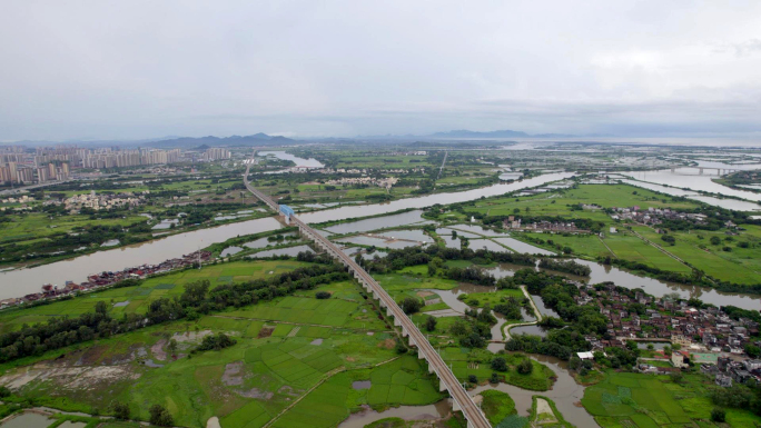 铁路经过湿地区域