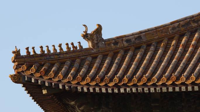 秋天的故宫博物院古建房檐特写琉璃瓦屋顶