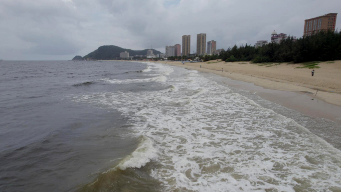 浑浊的海浪，海水，海边，海岸