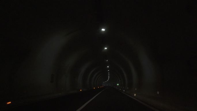 汽车进出隧道及隧道中行驶航拍地拍多角度
