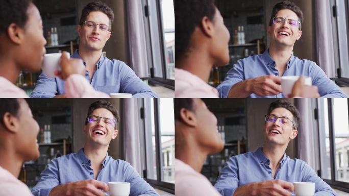 两位快乐的男女朋友坐在咖啡馆里喝着咖啡，有说有笑