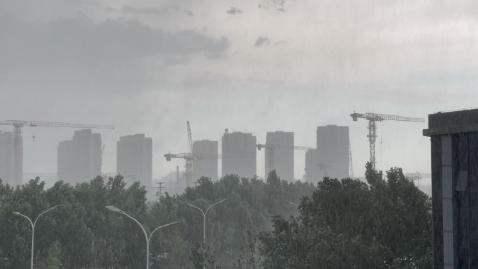 狂风暴雨中建设的城市01