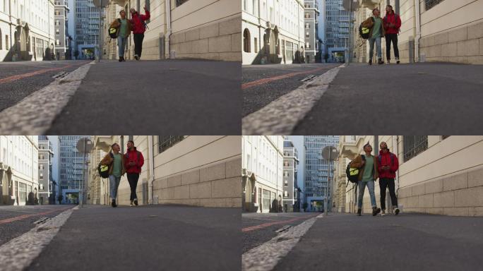 两个快乐的混血男性朋友在街上边走边聊