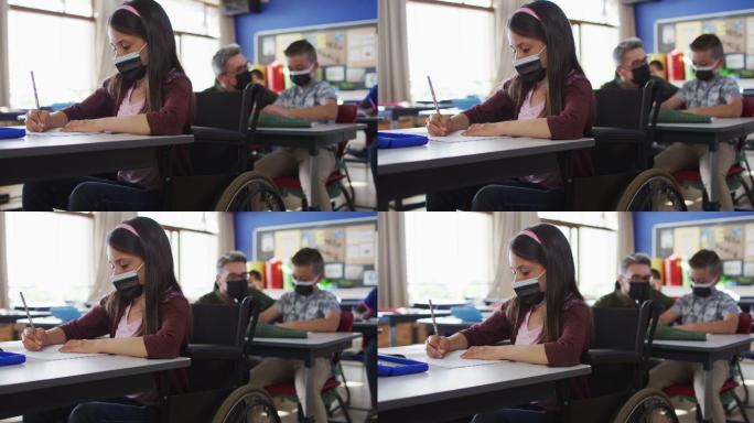 混血儿女学生的肖像坐在轮椅上在教室里，戴着口罩
