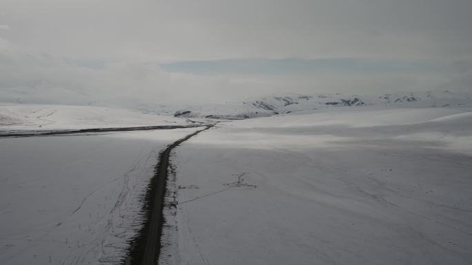 新疆 独库公路  雪山 公路