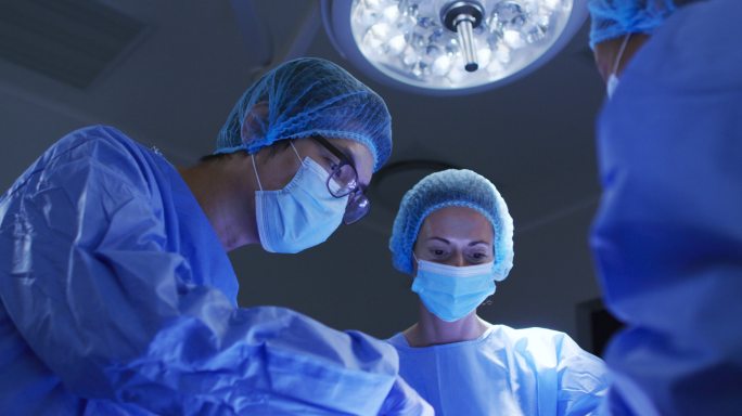 医护人员工作场景医生手术室做手术