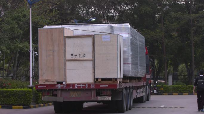 货车运输 装备转运 汽车行驶 货物运送