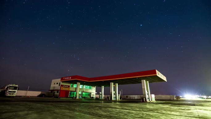 西北戈壁加油站星空延时中国石油