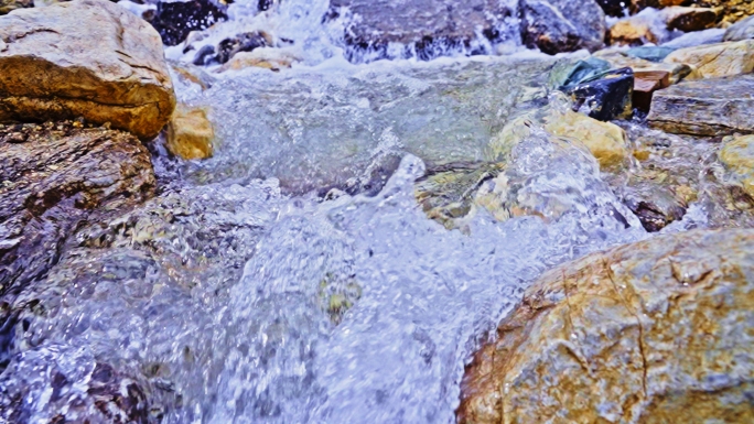 4K高速升格拍摄清澈小溪水泉水