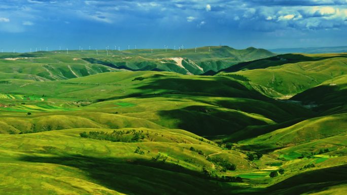 直升机航拍乌兰察布高山草甸蓝天白风车08
