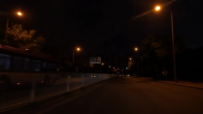 夜晚行车 车外视角开车喝酒开夜车安全驾驶