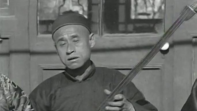 1929年北京民间艺人在街头表演