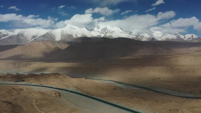 原创 新疆帕米尔高原公格尔九别峰雪山风光