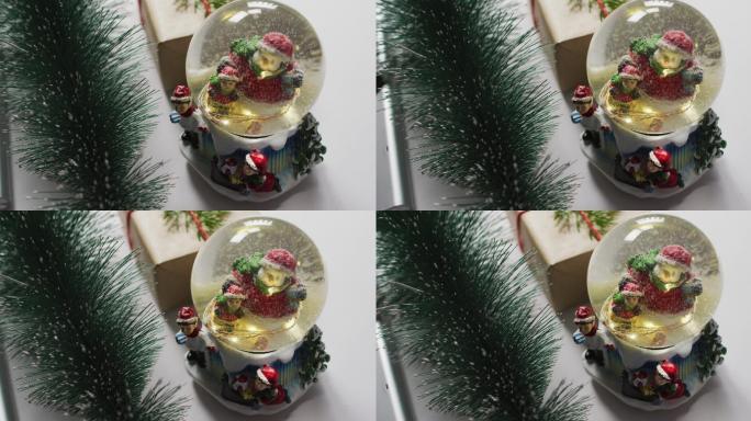 白色背景上的雪花玻璃球圣诞装饰的视频