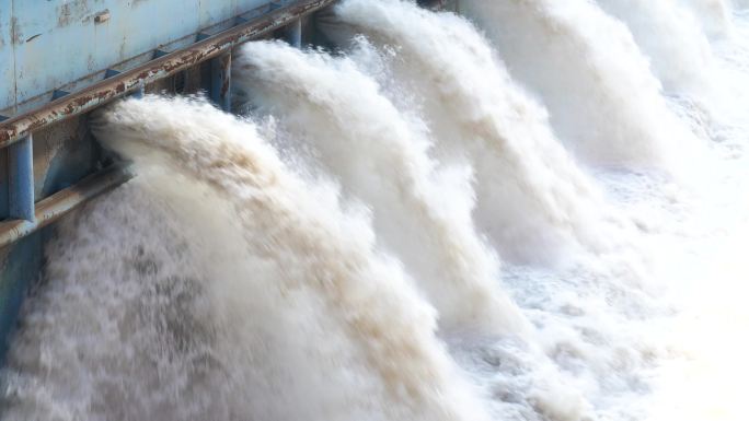 排水 放水 水流 船下水