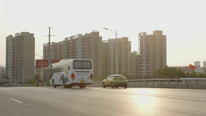 行驶中的客车 公交车