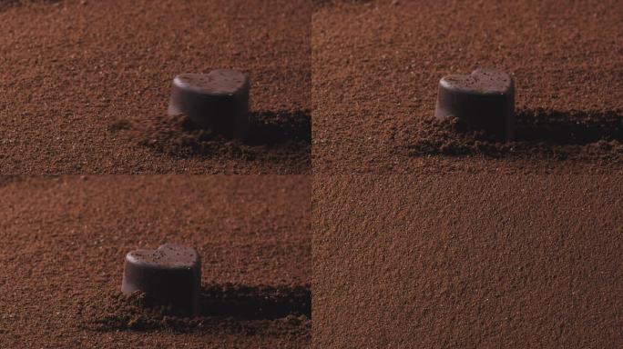 巧克力在可可粉上滑出