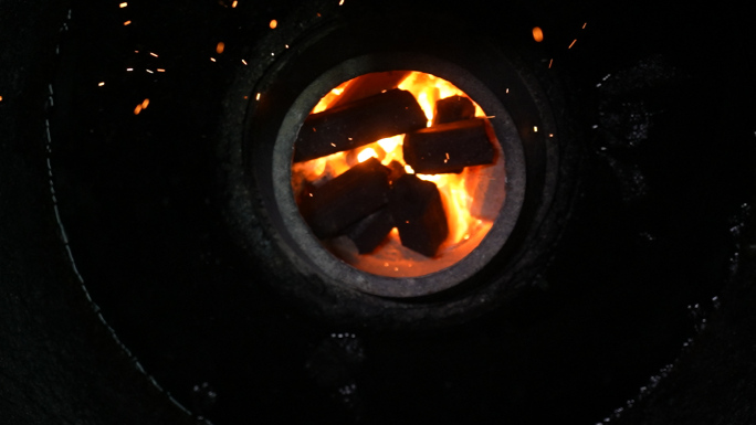 升格拍摄烤炉加煤炭01