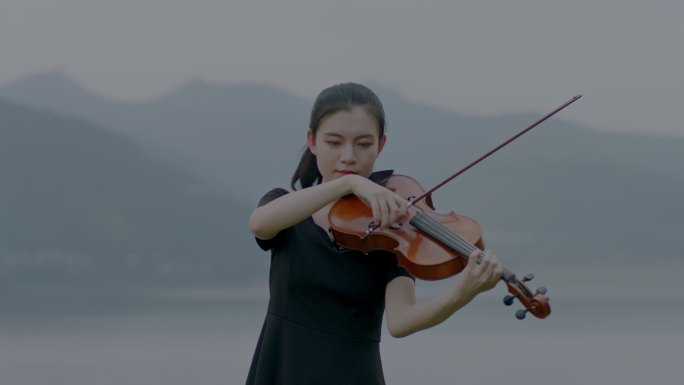 演奏小提琴的女孩 小提琴 演奏乐器