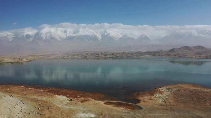 原创 新疆喀拉库勒湖公格尔九别峰雪山风光