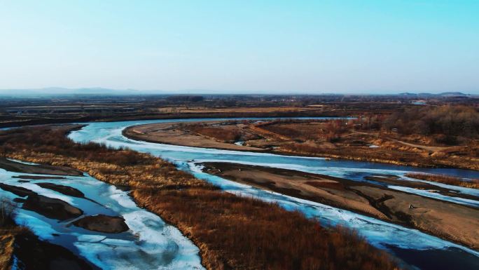 航拍北方初春冰河