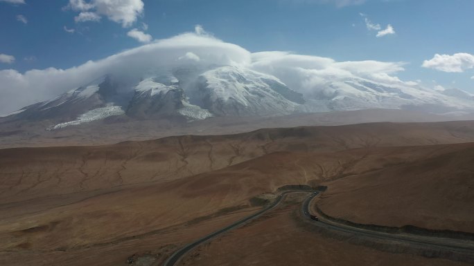 原创 新疆喀什帕米尔高原雪山中巴公路风光