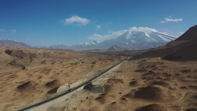 原创 新疆喀什帕米尔高原雪山中巴公路风光